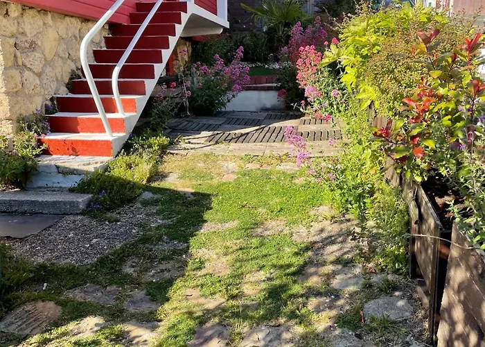 La Maison Rouge منزل للإقامة تروفيي سور مير