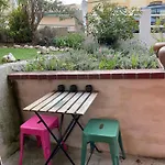 La Maison Rouge منزل للإقامة *