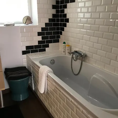 La Maison Rouge منزل للإقامة *