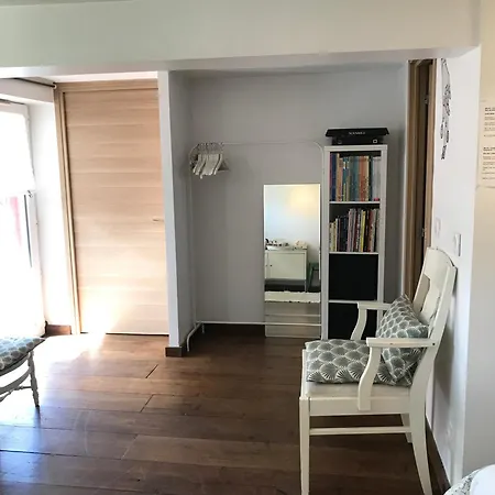 Проживание в семье La Maison Rouge Трувиль-сюр-Мер
