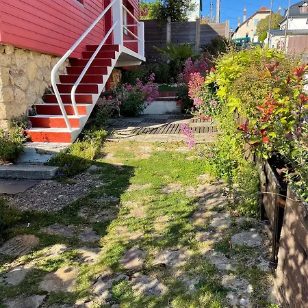 La Maison Rouge منزل للإقامة تروفيي سور مير
