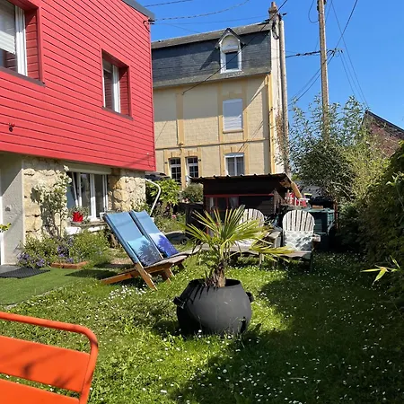 La Maison Rouge منزل للإقامة *